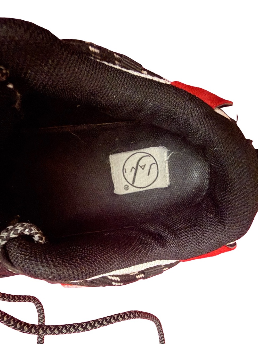 Javi swipe youth sneakers - black white & red colorblock - size 1y - Picture 4 of 6